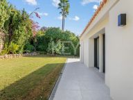 Villa for sale in Nueva Andalucia