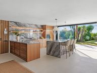 Villa for sale in Nueva Andalucia