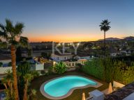 Villa for sale in Nueva Andalucia