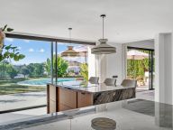 Villa for sale in Nueva Andalucia