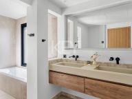 Villa for sale in Nueva Andalucia