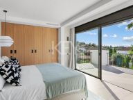 Villa for sale in Nueva Andalucia