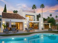 Villa for sale in Nueva Andalucia