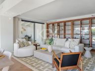 Villa for sale in Nueva Andalucia