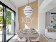 Villa for sale in Nueva Andalucia