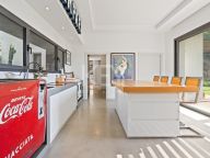 Villa for sale in El Madroñal, Benahavis