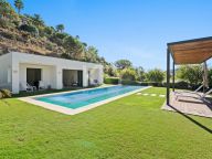 Villa for sale in El Madroñal, Benahavis