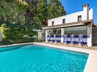 Villa for sale in New Golden Mile, Estepona