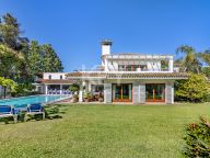 Villa for sale in New Golden Mile, Estepona