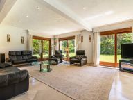 Villa for sale in New Golden Mile, Estepona