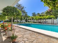 Villa for sale in New Golden Mile, Estepona