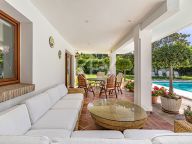 Villa for sale in New Golden Mile, Estepona