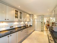 Villa for sale in New Golden Mile, Estepona