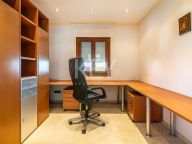 Villa for sale in New Golden Mile, Estepona