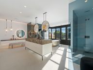 Villa en venta en La Cerquilla, Nueva Andalucia