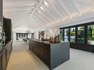 Villa en venta en La Cerquilla, Nueva Andalucia