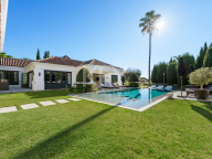 Villa en venta en La Cerquilla, Nueva Andalucia