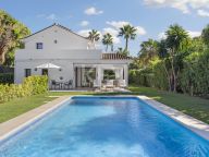 Villa for sale in Nueva Andalucia