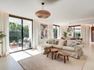 Villa for sale in Nueva Andalucia