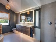 Villa for sale in Nueva Andalucia