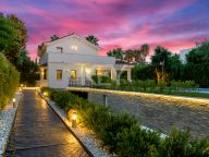 Villa for sale in Nueva Andalucia