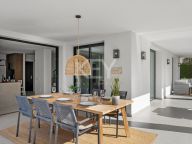 Villa for sale in Nueva Andalucia