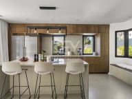 Villa for sale in Nueva Andalucia