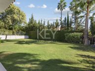Villa for sale in Nueva Andalucia
