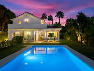 Villa for sale in Nueva Andalucia
