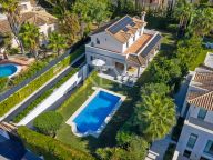 Villa for sale in Nueva Andalucia