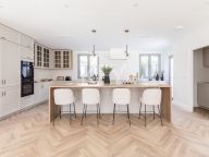 Villa en venta en Los Arqueros, Benahavis