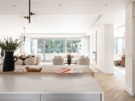 Villa en venta en Los Arqueros, Benahavis