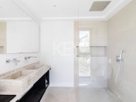 Villa en venta en Los Arqueros, Benahavis