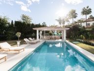 Villa en venta en Los Arqueros, Benahavis