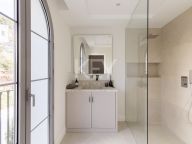 Villa en venta en Los Arqueros, Benahavis