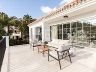 Villa en venta en Los Arqueros, Benahavis