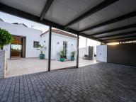 Villa for sale in El Rosario, Marbella East