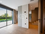 Villa for sale in El Rosario, Marbella East