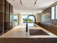 Villa for sale in El Rosario, Marbella East