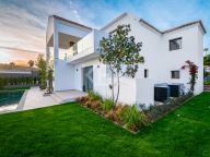 Villa for sale in El Rosario, Marbella East