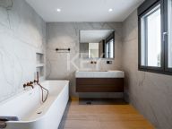 Villa for sale in El Rosario, Marbella East