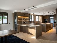 Villa for sale in El Rosario, Marbella East