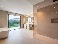 Villa for sale in El Rosario, Marbella East