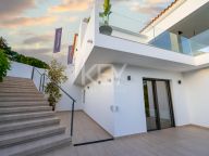 Villa for sale in El Rosario, Marbella East