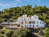 Villa for sale in El Madroñal, Benahavis