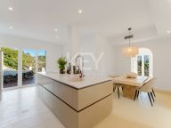 Villa for sale in El Madroñal, Benahavis