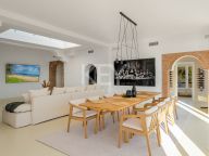 Villa for sale in El Madroñal, Benahavis