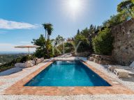 Villa for sale in El Madroñal, Benahavis