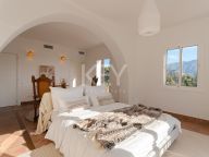 Villa for sale in El Madroñal, Benahavis