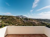 Villa for sale in El Madroñal, Benahavis